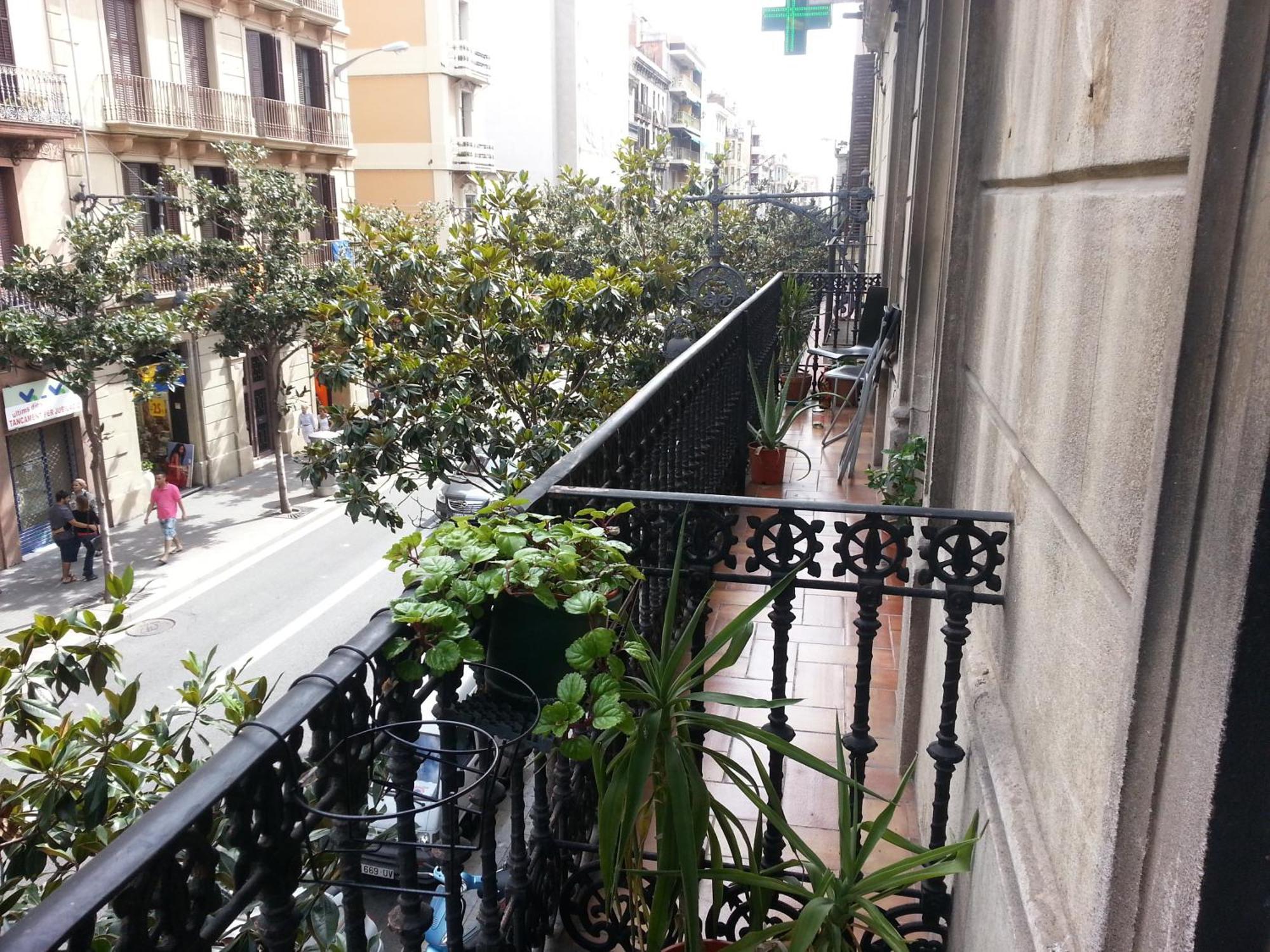 Barcelona Housing Recommend For Students Apartment Bagian luar foto